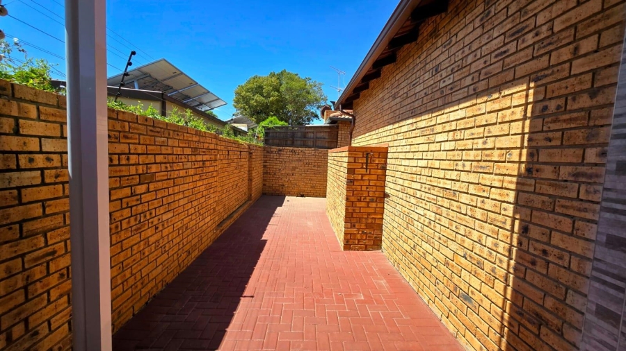 3 Bedroom Property for Sale in New Redruth Gauteng