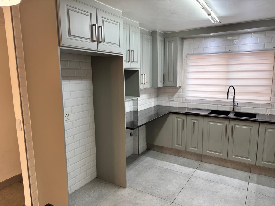 3 Bedroom Property for Sale in Lakefield Gauteng