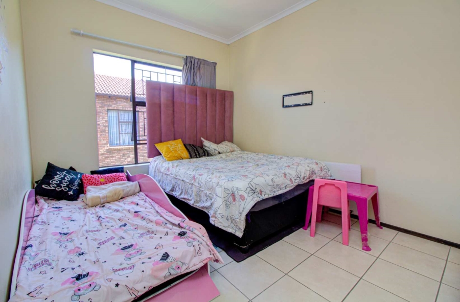 2 Bedroom Property for Sale in Wilgeheuwel Gauteng