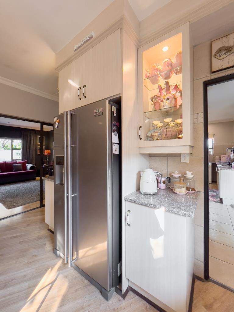 4 Bedroom Property for Sale in Midfield Estate Gauteng