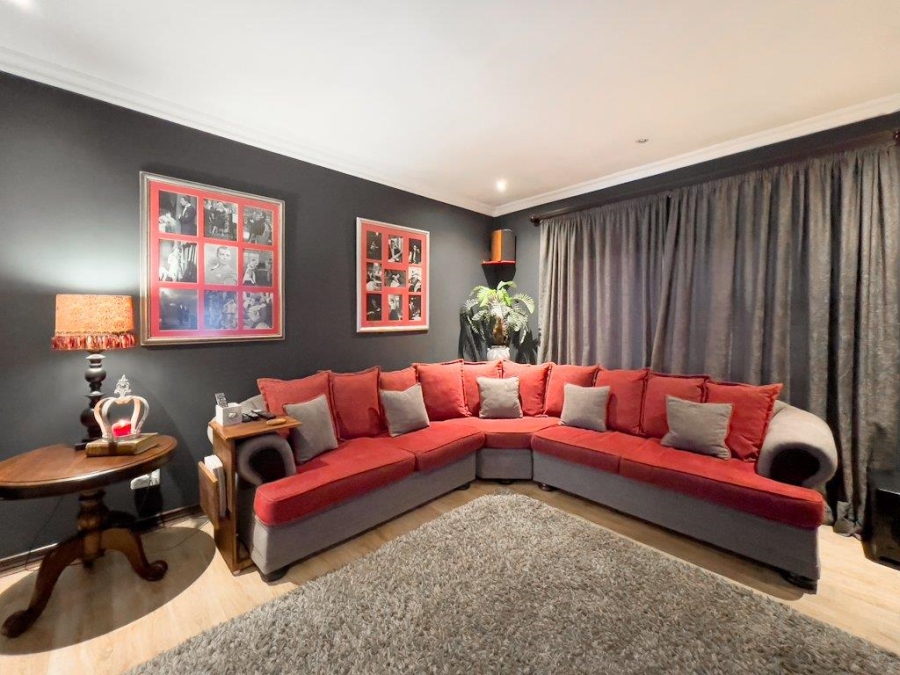4 Bedroom Property for Sale in Midfield Estate Gauteng