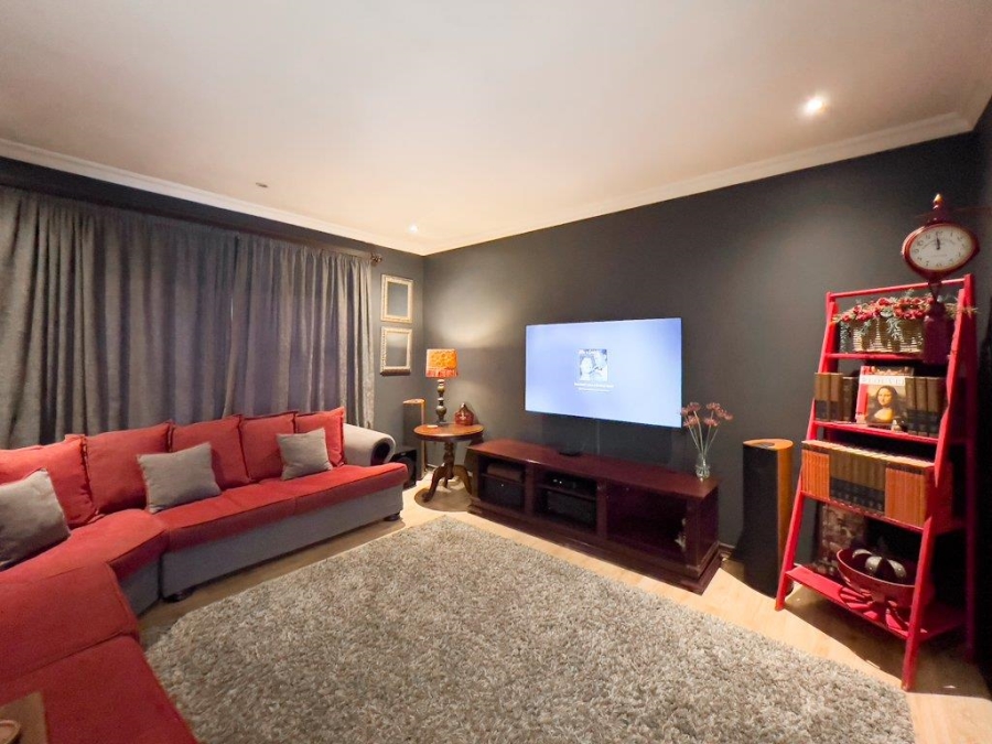 4 Bedroom Property for Sale in Midfield Estate Gauteng