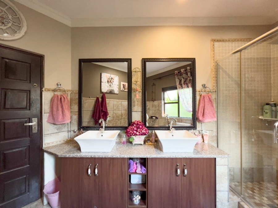 4 Bedroom Property for Sale in Midfield Estate Gauteng