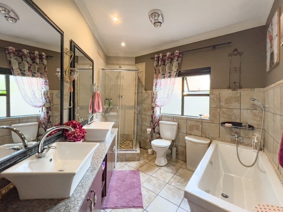 4 Bedroom Property for Sale in Midfield Estate Gauteng