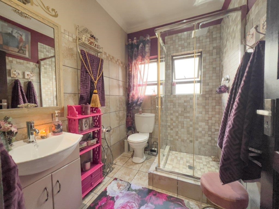 4 Bedroom Property for Sale in Midfield Estate Gauteng