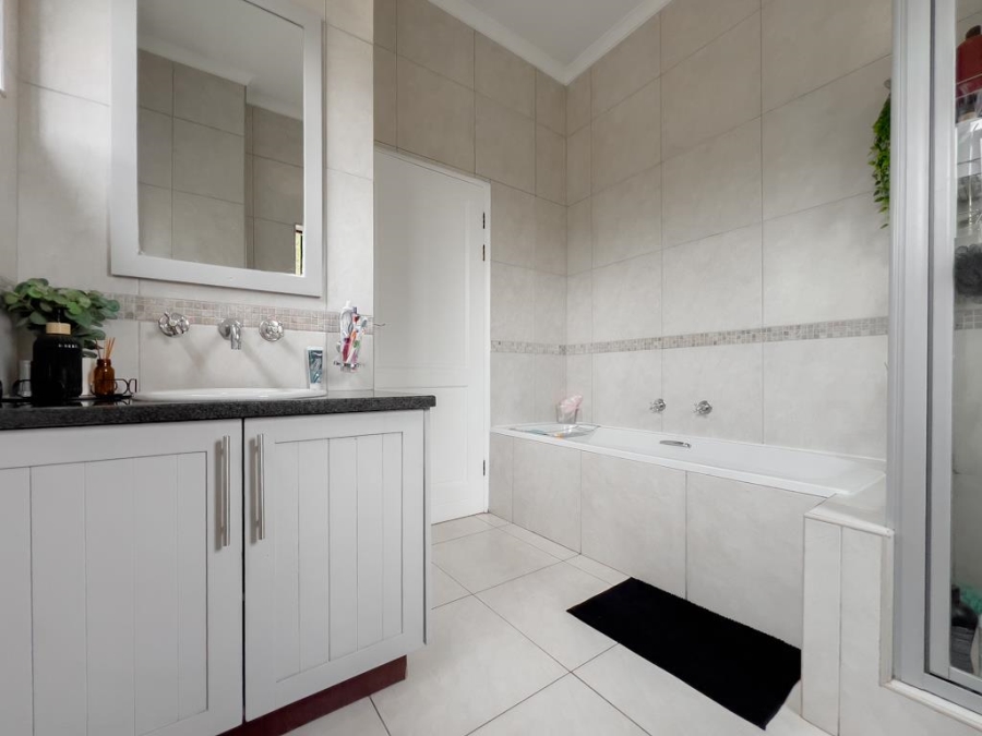 3 Bedroom Property for Sale in Midfield Estate Gauteng
