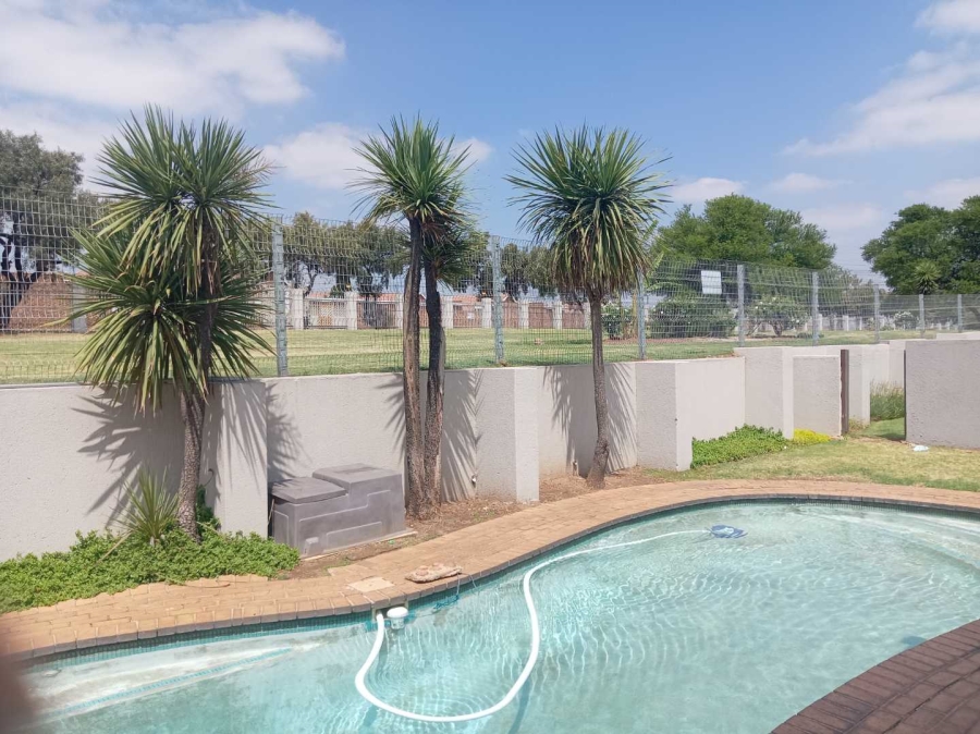 3 Bedroom Property for Sale in Dowerglen Gauteng