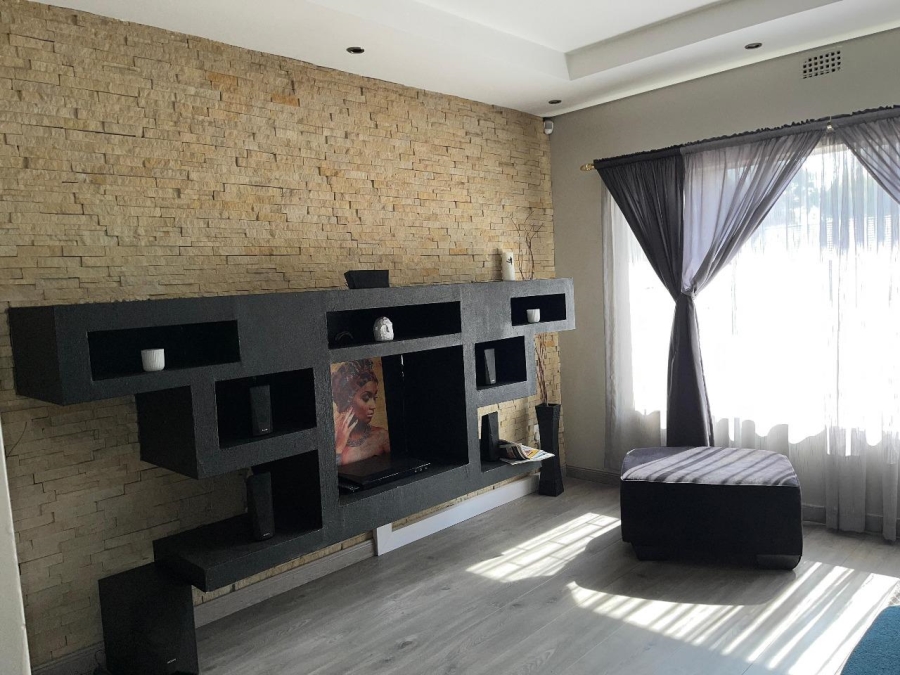 To Let 4 Bedroom Property for Rent in Mayberry Park Gauteng