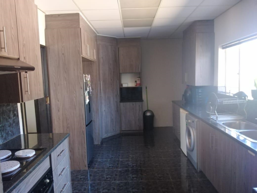 To Let 4 Bedroom Property for Rent in Mayberry Park Gauteng