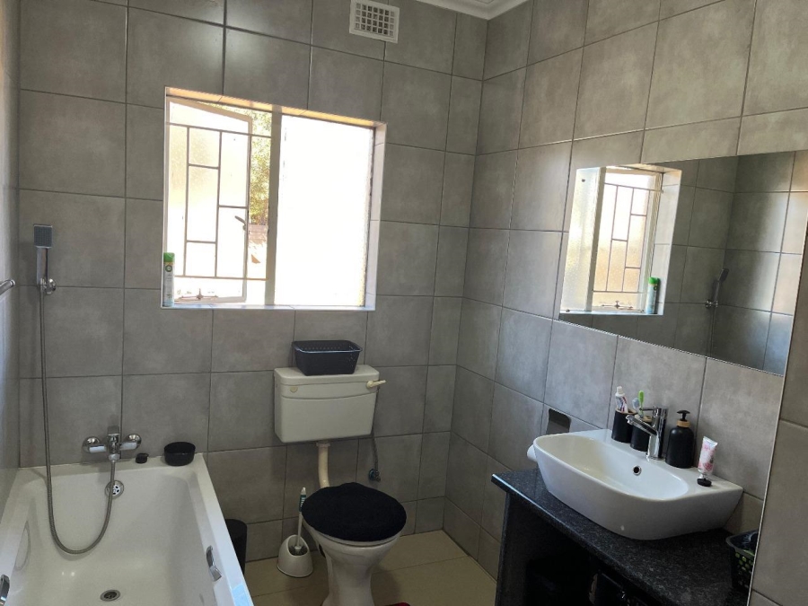 To Let 4 Bedroom Property for Rent in Mayberry Park Gauteng