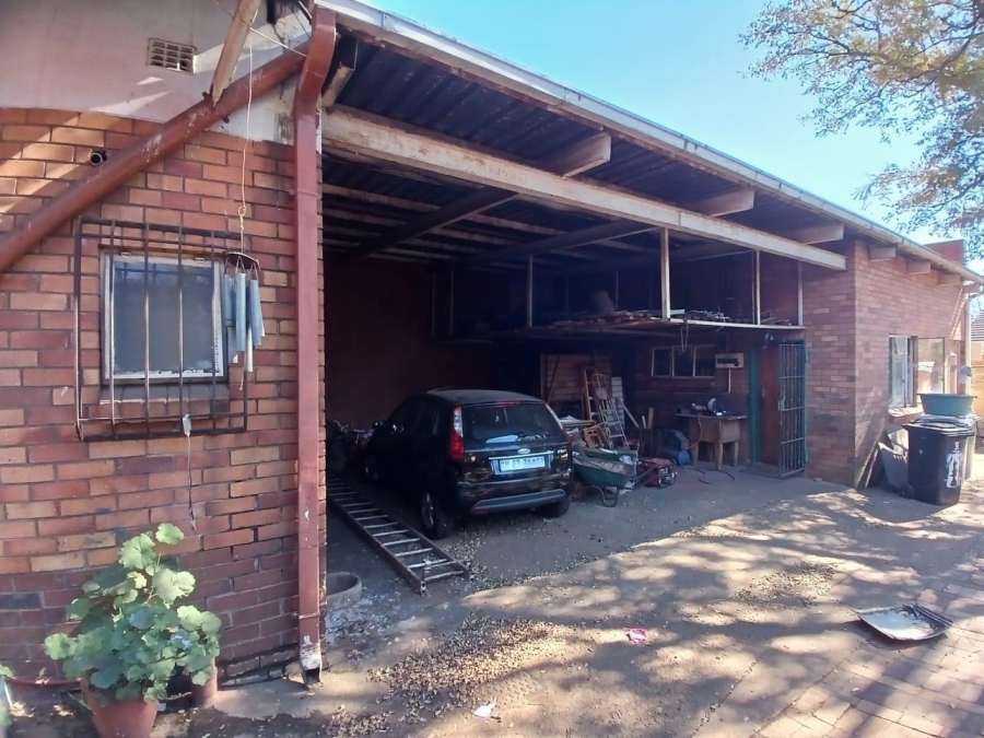 8 Bedroom Property for Sale in Parkhill Gardens Gauteng