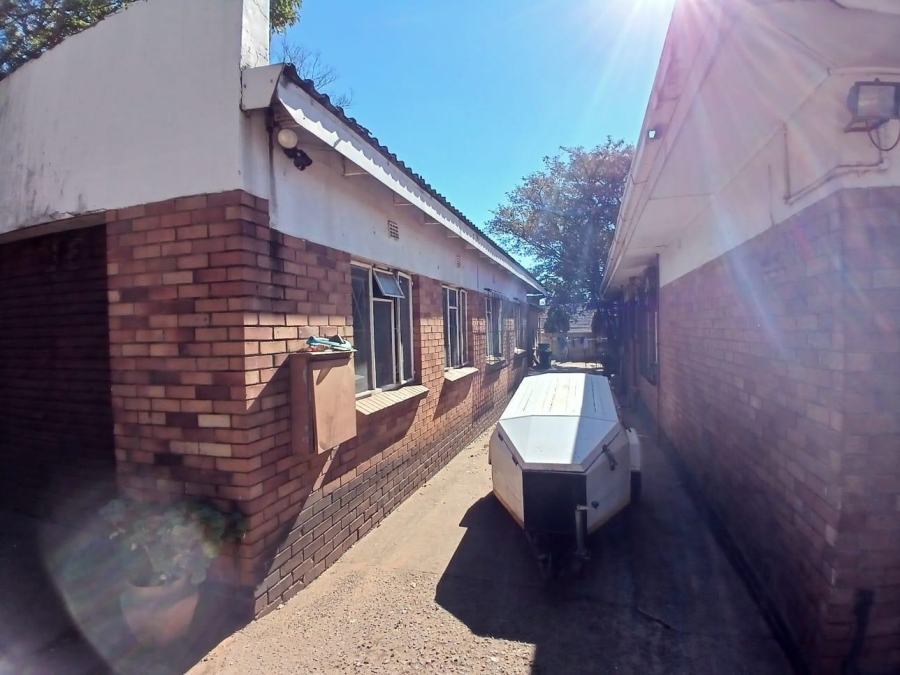 8 Bedroom Property for Sale in Parkhill Gardens Gauteng