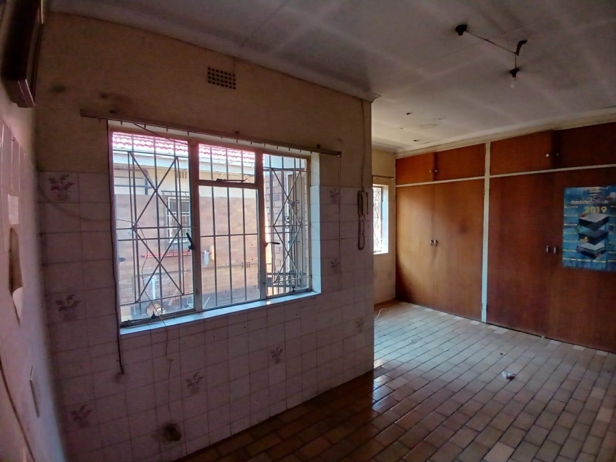 8 Bedroom Property for Sale in Parkhill Gardens Gauteng