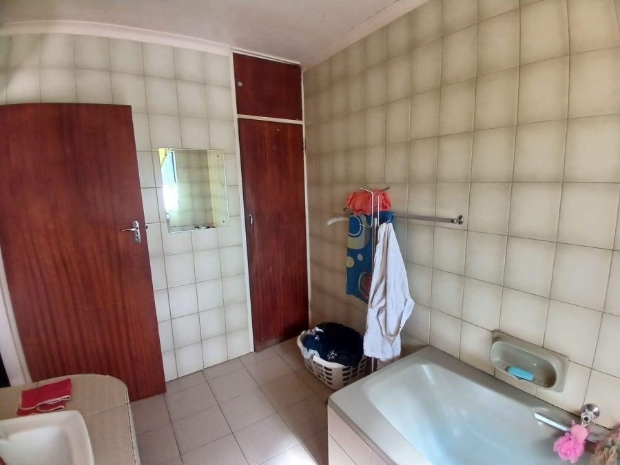 8 Bedroom Property for Sale in Parkhill Gardens Gauteng