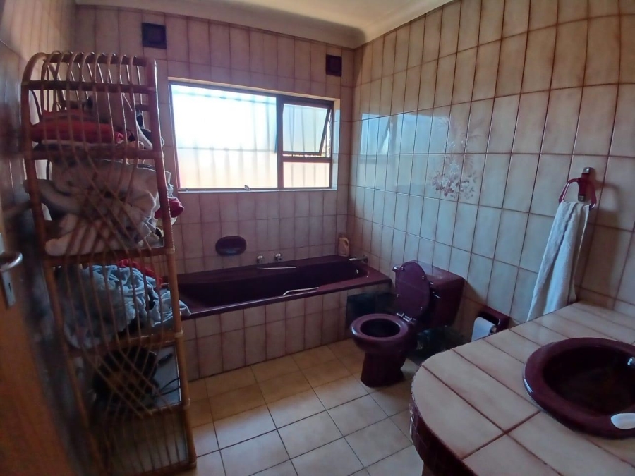 8 Bedroom Property for Sale in Parkhill Gardens Gauteng