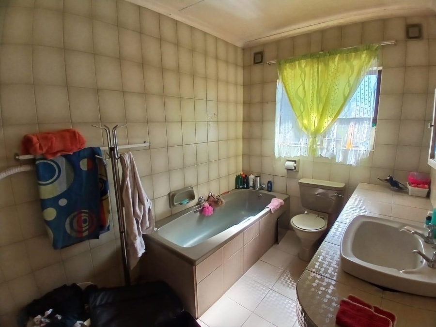 8 Bedroom Property for Sale in Parkhill Gardens Gauteng