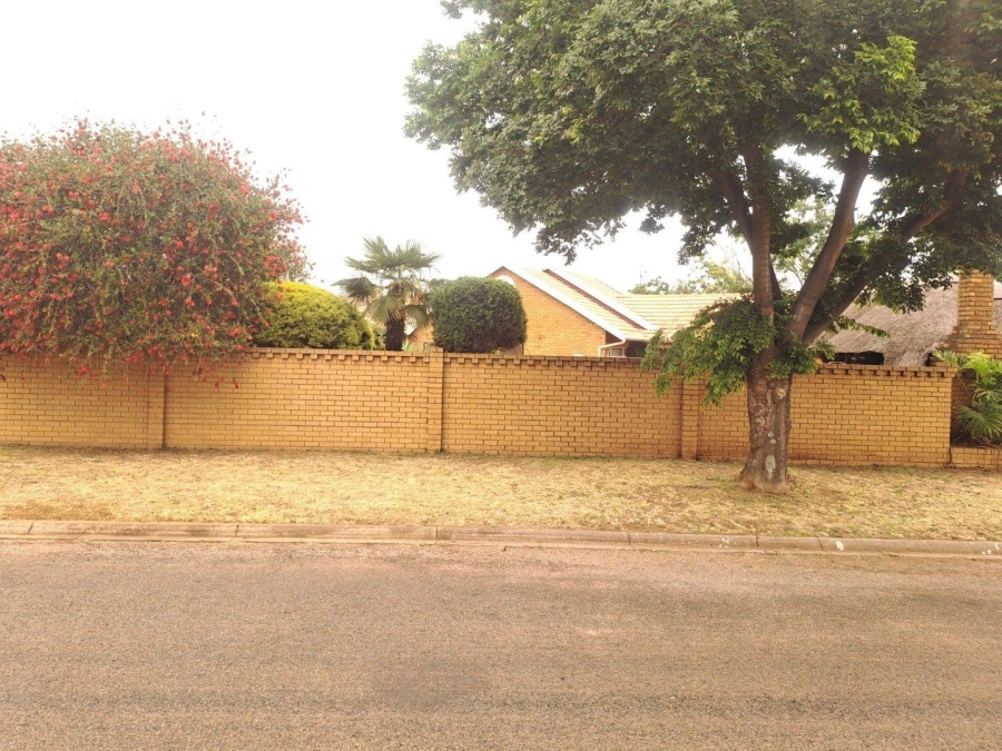 4 Bedroom Property for Sale in Elspark Gauteng