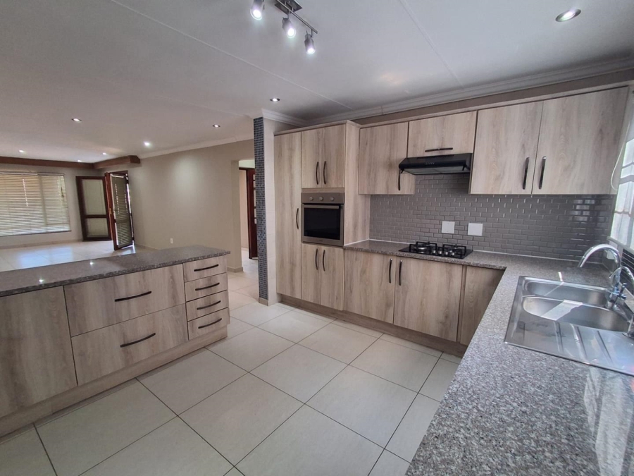 3 Bedroom Property for Sale in Bassonia Gauteng