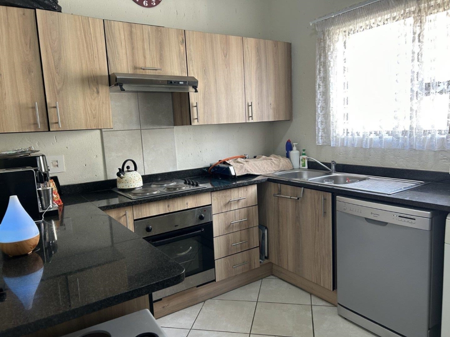 2 Bedroom Property for Sale in Goedeburg Gauteng