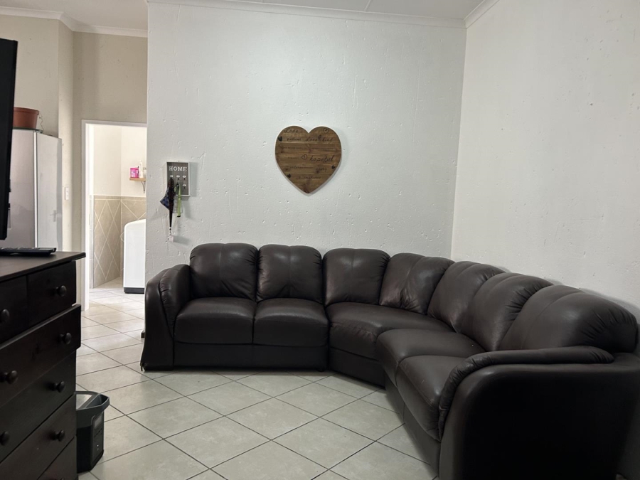 2 Bedroom Property for Sale in Goedeburg Gauteng