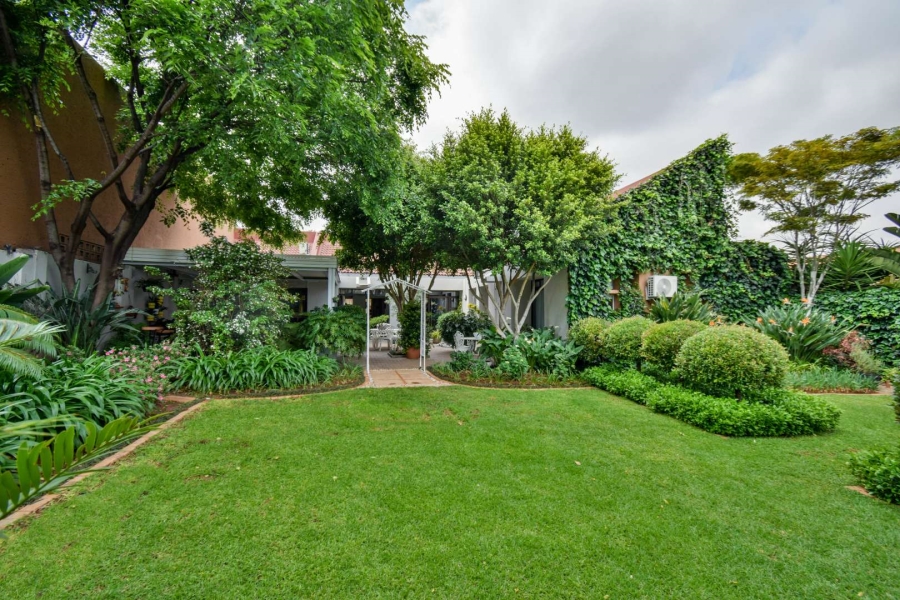 4 Bedroom Property for Sale in Faerie Glen Gauteng