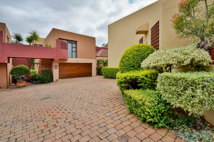 4 Bedroom Property for Sale in Faerie Glen Gauteng