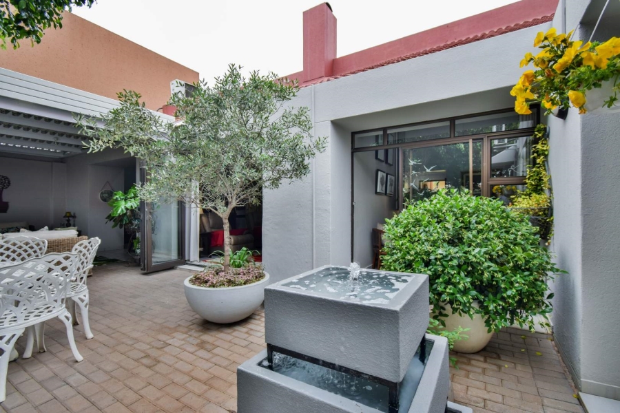 4 Bedroom Property for Sale in Faerie Glen Gauteng