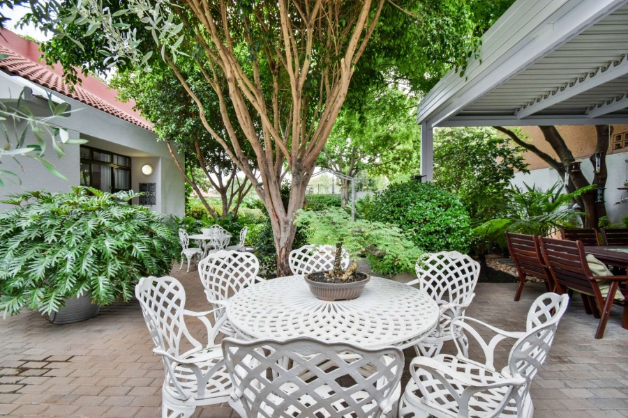 4 Bedroom Property for Sale in Faerie Glen Gauteng