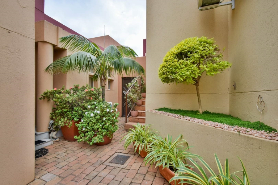 4 Bedroom Property for Sale in Faerie Glen Gauteng
