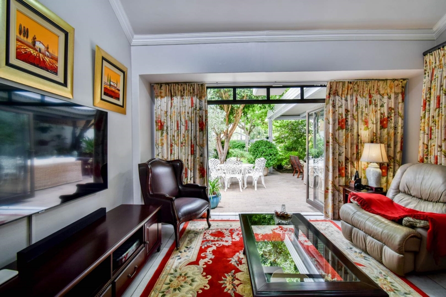 4 Bedroom Property for Sale in Faerie Glen Gauteng