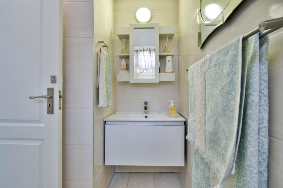 4 Bedroom Property for Sale in Faerie Glen Gauteng