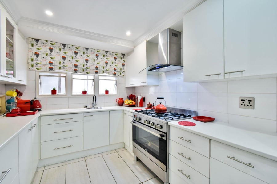 4 Bedroom Property for Sale in Faerie Glen Gauteng