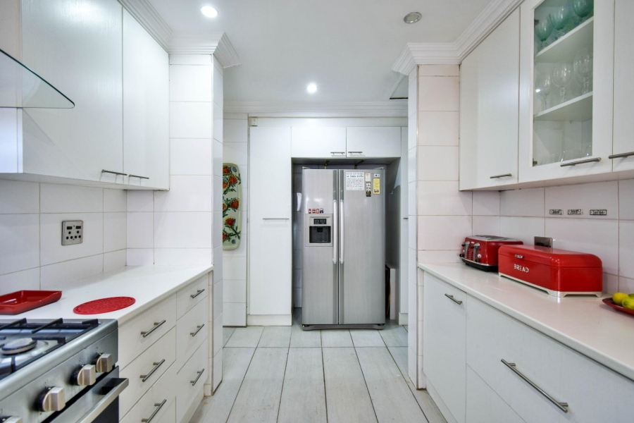 4 Bedroom Property for Sale in Faerie Glen Gauteng