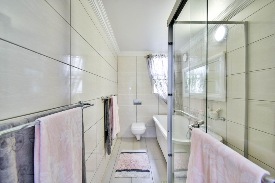 4 Bedroom Property for Sale in Faerie Glen Gauteng