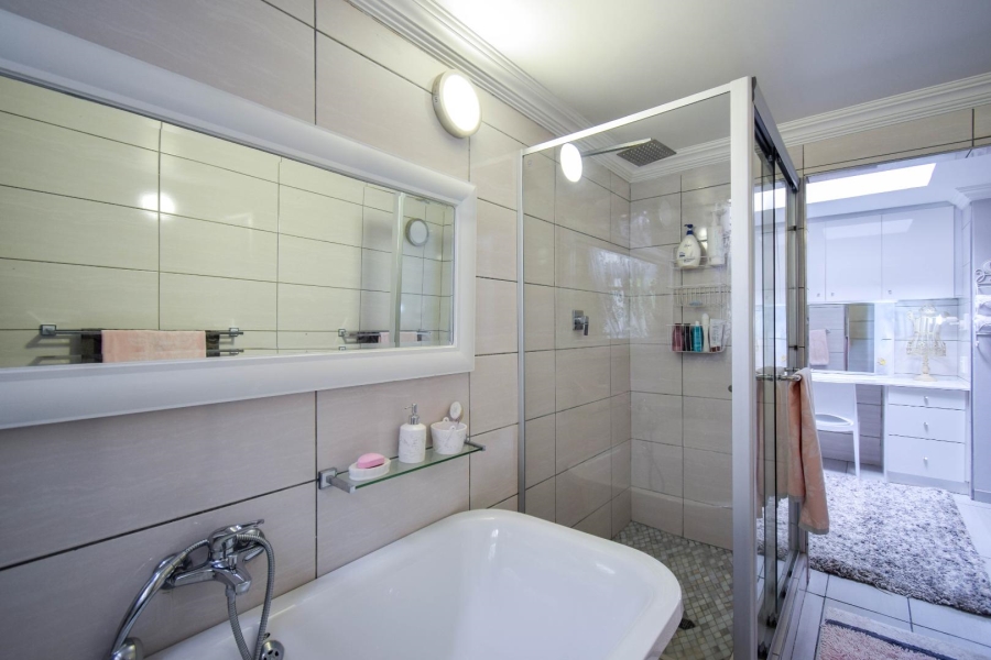 4 Bedroom Property for Sale in Faerie Glen Gauteng