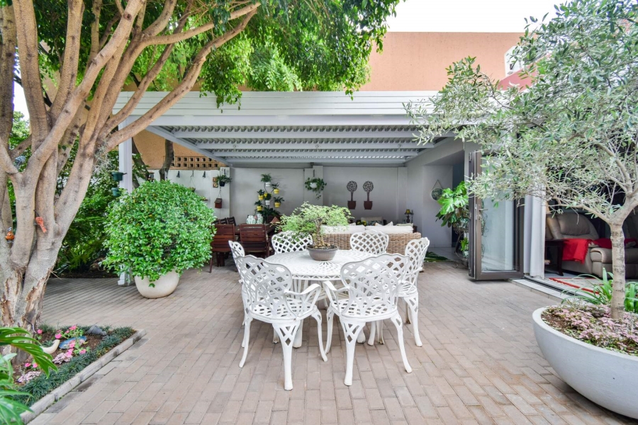 4 Bedroom Property for Sale in Faerie Glen Gauteng