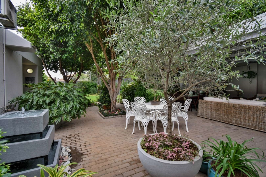 4 Bedroom Property for Sale in Faerie Glen Gauteng