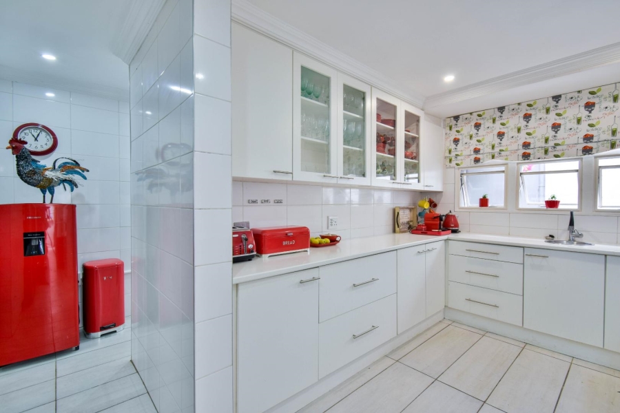4 Bedroom Property for Sale in Faerie Glen Gauteng