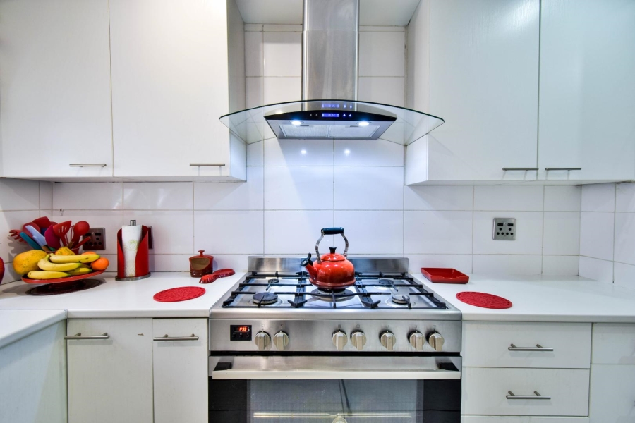 4 Bedroom Property for Sale in Faerie Glen Gauteng