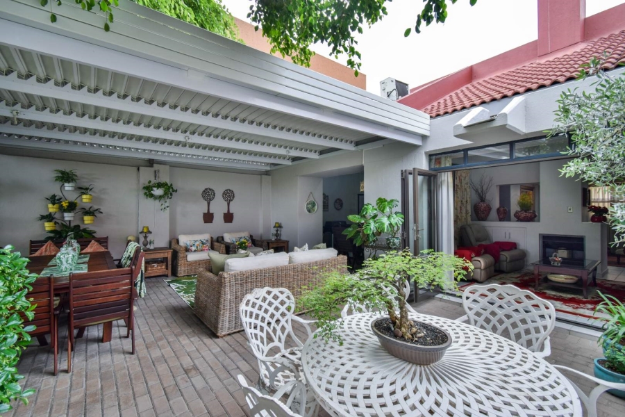 4 Bedroom Property for Sale in Faerie Glen Gauteng