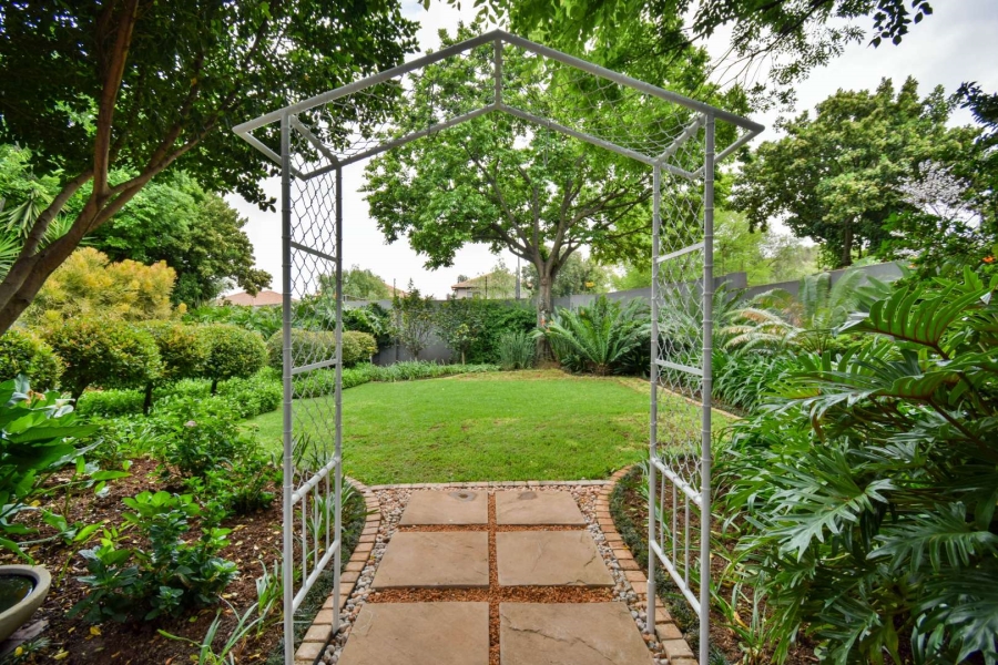 4 Bedroom Property for Sale in Faerie Glen Gauteng
