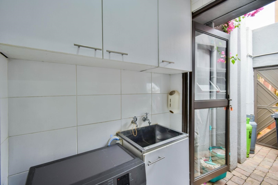 4 Bedroom Property for Sale in Faerie Glen Gauteng
