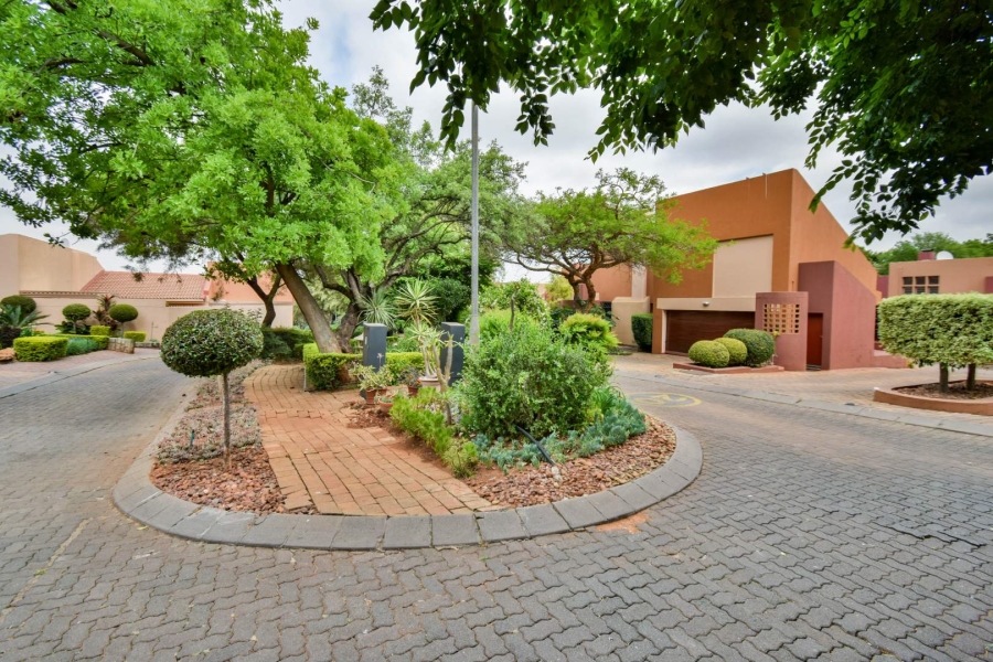 4 Bedroom Property for Sale in Faerie Glen Gauteng