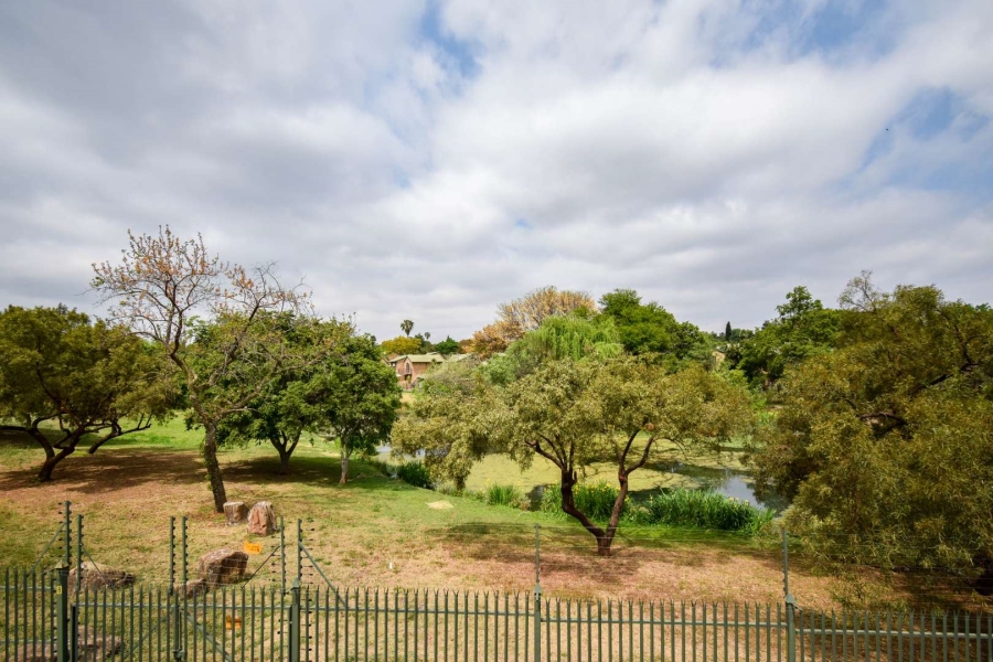 4 Bedroom Property for Sale in Faerie Glen Gauteng