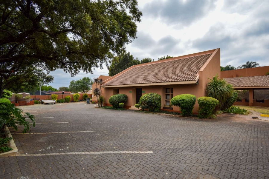 4 Bedroom Property for Sale in Faerie Glen Gauteng
