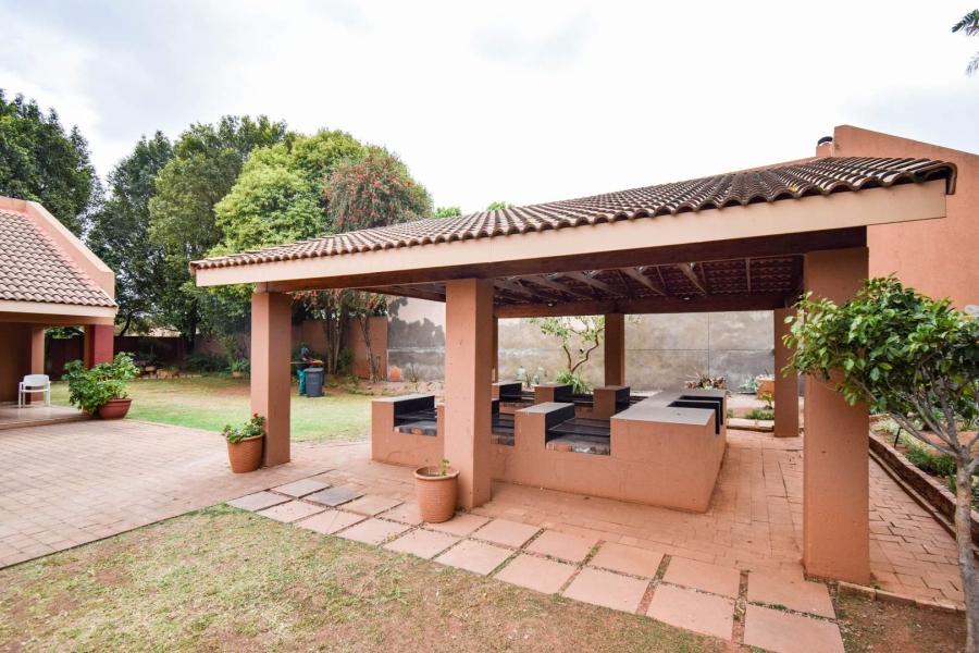 4 Bedroom Property for Sale in Faerie Glen Gauteng