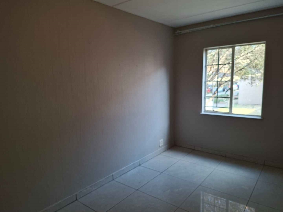 To Let 2 Bedroom Property for Rent in Buccleuch Gauteng