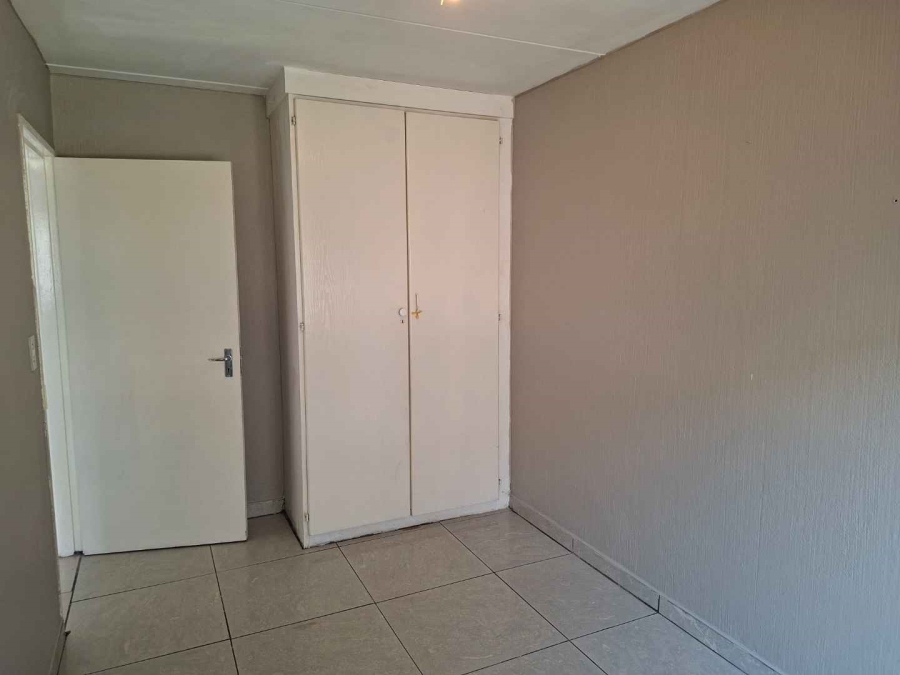 To Let 2 Bedroom Property for Rent in Buccleuch Gauteng