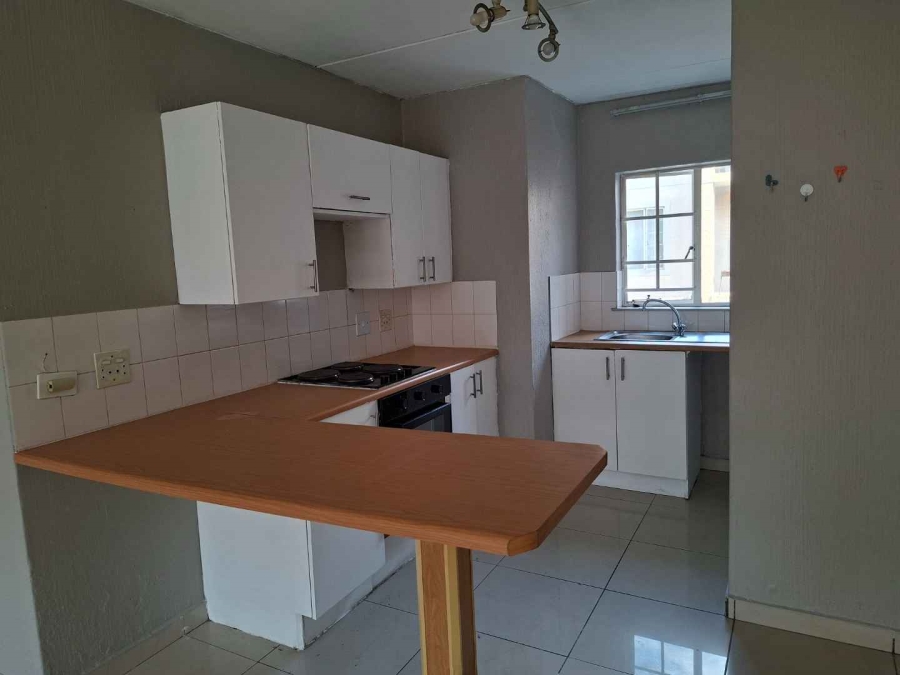 To Let 2 Bedroom Property for Rent in Buccleuch Gauteng