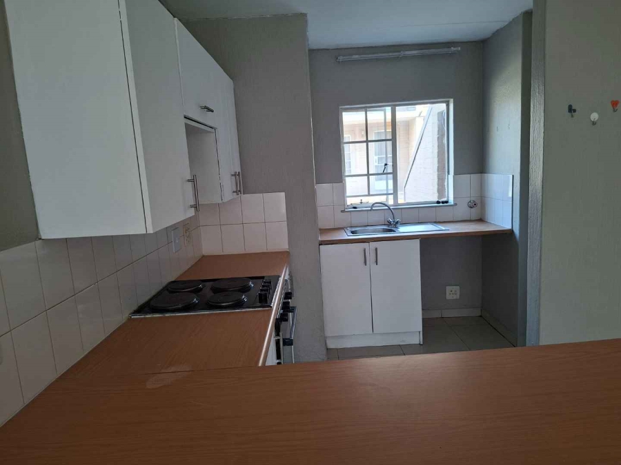 To Let 2 Bedroom Property for Rent in Buccleuch Gauteng
